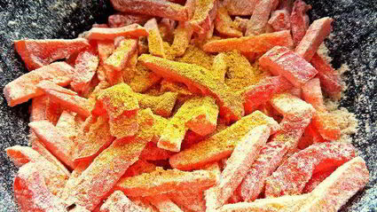 тефтельки с трехцветной пастой и овощной подливой