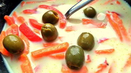 тефтельки с трехцветной пастой и овощной подливой