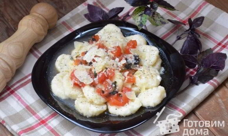 Рецепт творожные ньокки с соусом из помидоров и базилика
