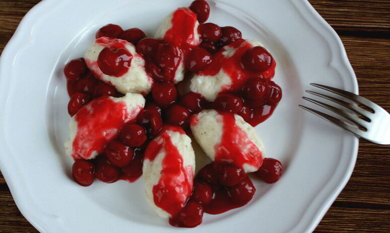 Рецепт ленивые вареники с вишневым соусом