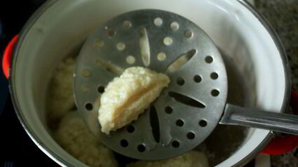 ленивые вареники с вишневым соусом