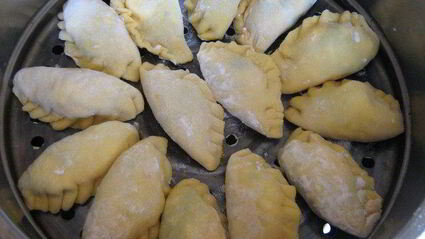 паровые вареники с зеленью и яйцом