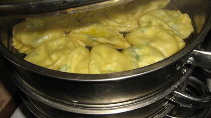 паровые вареники с зеленью и яйцом