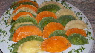 Цветные вареники с семгой