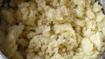 вареники с черникой и соусом под шафе