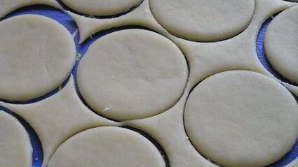 вареники с черникой и соусом под шафе