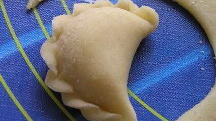 вареники с черникой и соусом под шафе