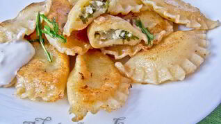 Вареники с творогом и черемшой