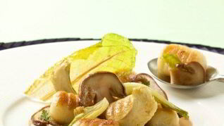 Жареные ньокки в соусе из горгонзолы с грибами