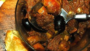 Жаркое из говядины с грибами и овощами