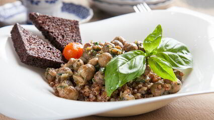 гречка с грибами и чесночными гренками