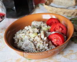 Гречка с мясом, тушеная в сметане