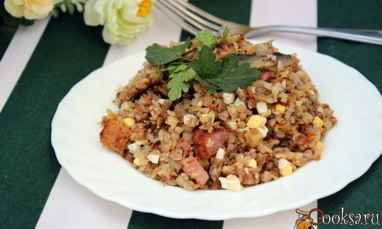 Рецепт гречка с шампиньонами, сырокопченой грудинкой и яйцом