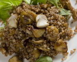 Гречневая каша с грибами и луком