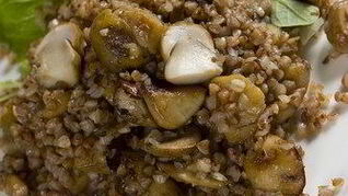 Гречневая каша с грибами и луком