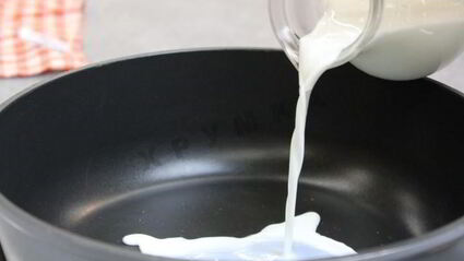 гурьевская каша с арахисом, бананами, киви и сухофруктами