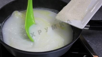 гурьевская каша с арахисом, бананами, киви и сухофруктами