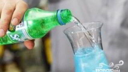 алкогольный напиток голубого цвета