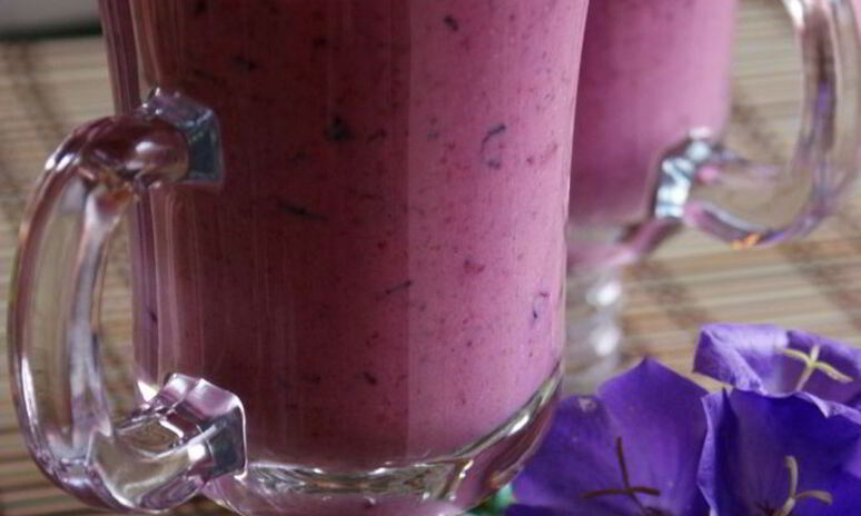 Рецепт чернично-клубничный коктейль