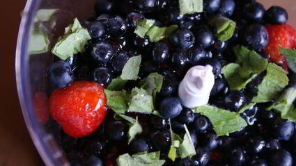 чернично-клубничный коктейль