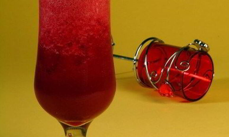 Рецепт газированный клюквенный пунш с ягодным льдом