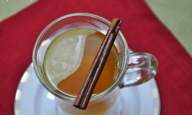 Рецепт горячий яблочный напиток со специями и сливочным маслом