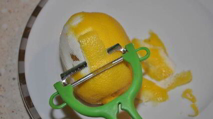 горячий яблочный напиток со специями и сливочным маслом