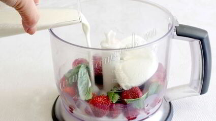 клубнично-мятный коктейль