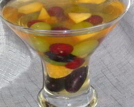 Коктейль из яблочного и виноградного сока