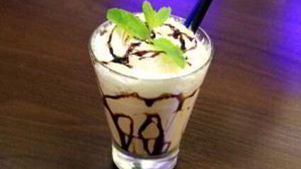 коктейль сникерс