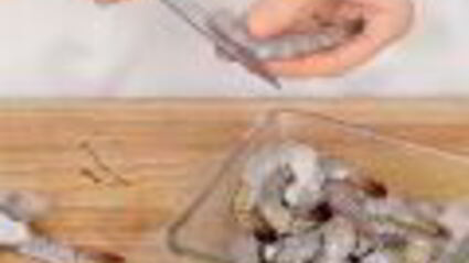 креветочный коктейль с томатным дипом