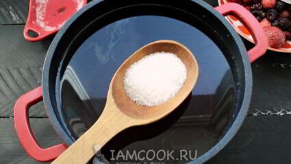 пряный ягодный напиток