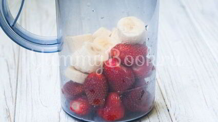 клубнично-банановый смузи