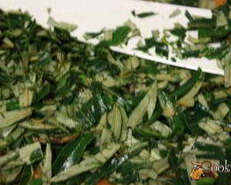 витаминный напиток из листьев облепихи с медом и мятой