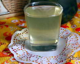 витаминный напиток из листьев облепихи с медом и мятой