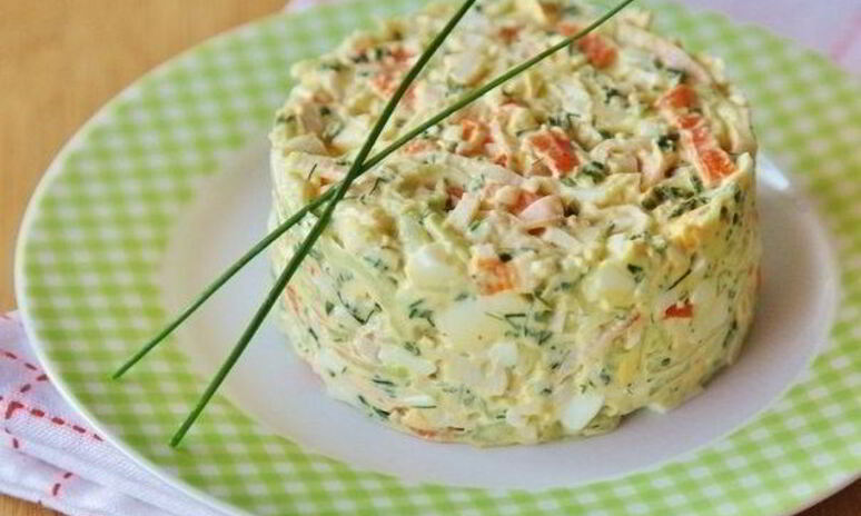 Рецепт крабовый салат с огурцом и зеленым луком