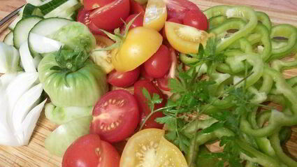 острый помидорный салат с курицей