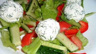 Овощной салатик с шариками