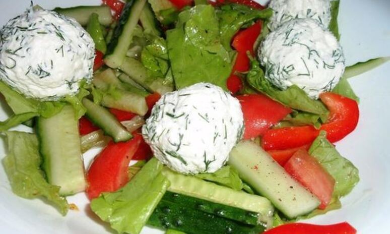 Рецепт овощной салатик с шариками