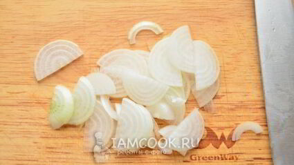 постный салат с маринованными грибами