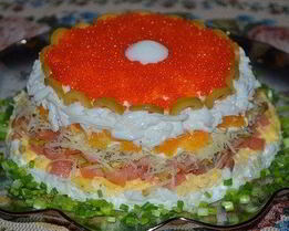 Праздничный слоеный салат Жемчужина с семгой