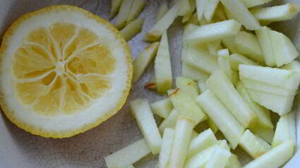 салат из кальмаров и запеченного сельдерея