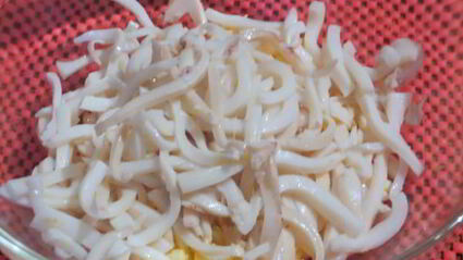 салат из кальмаров с плавленым сыром