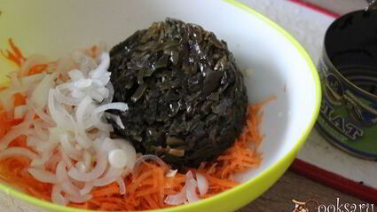 салат из морской капусты алеевский