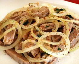 Салат из мяса с луком