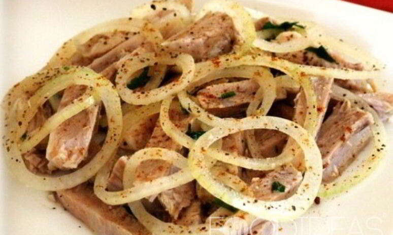 Рецепт салат из мяса с луком
