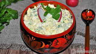 Салат из редиса с яйцом и луком