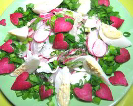 Салат из редиса с яйцом и зеленью