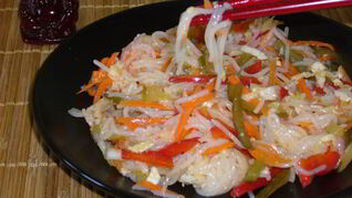 Салат из рисовой лапши