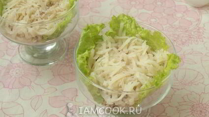 салат из рыбных консервов с помидорами и сыром